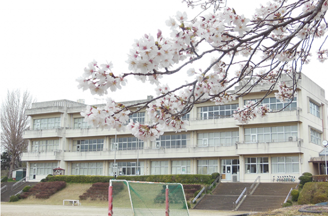 学校外観（関川小）