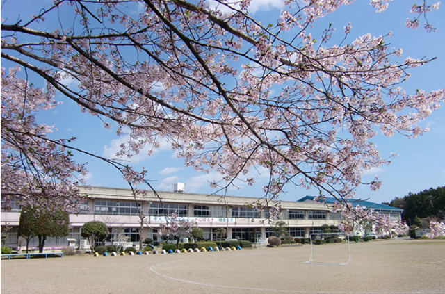 学校外観（吉生小）