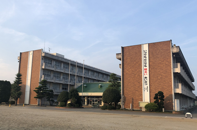 学校外観（石岡中）