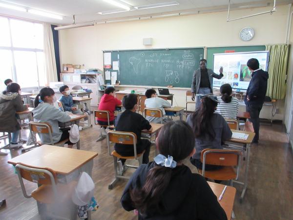 ALTの先生の外国語授業が始まりました！